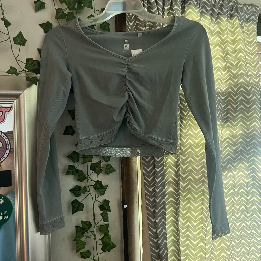 Me to We at Pacsun Cropped Long Sleeve Top size M